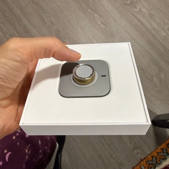 Siz7 Oura Gold Health Ring. Size 7 New With Tag Comes In Original Box. - Picture 2 of 10